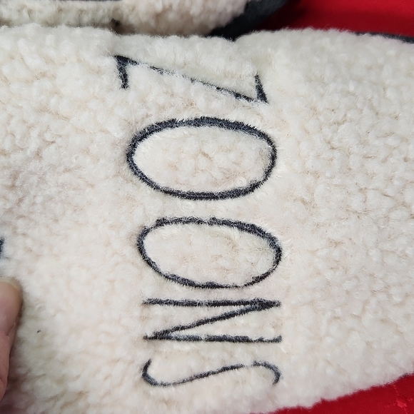 RAE DUNN Sherpa-style Fleece SNOOZE Slip-on Mule Slippers (S) - Picture 3 of 8